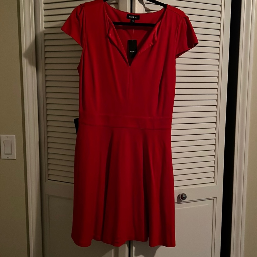 New with tags cap sleeve red Bebe dress size L